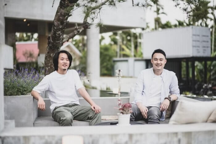 與見學館一同前往的杰瑪設計總監游杰騰，除了參與魚池紅茶探詢，也對積木家的見學充滿期待。左為積木家的男主人Jim，右為杰瑪設計總監游杰騰Jeff。